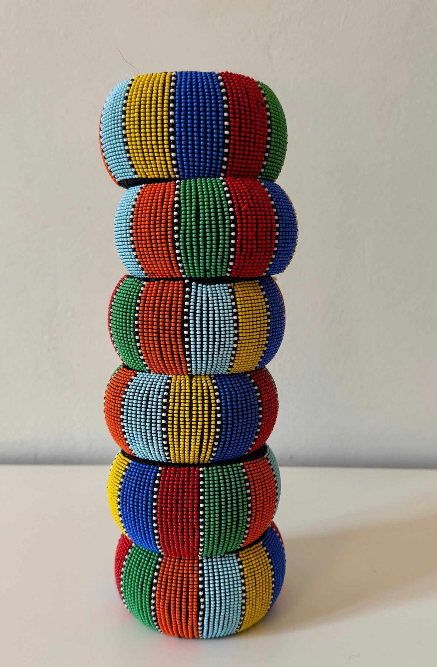 Pulsera madera y perlas de color