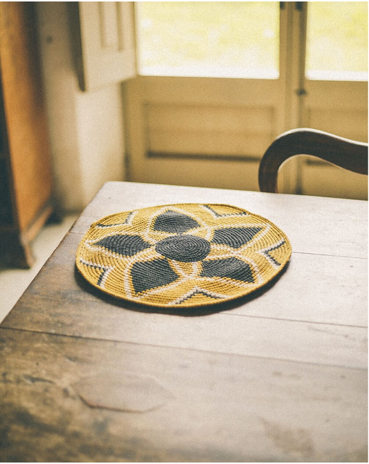 BAJO PLATO REDONDO ALGODON FLOR MOSTAZA