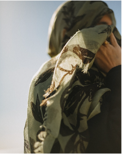 CHAL BABYCASHMERE FLOR NEGRA