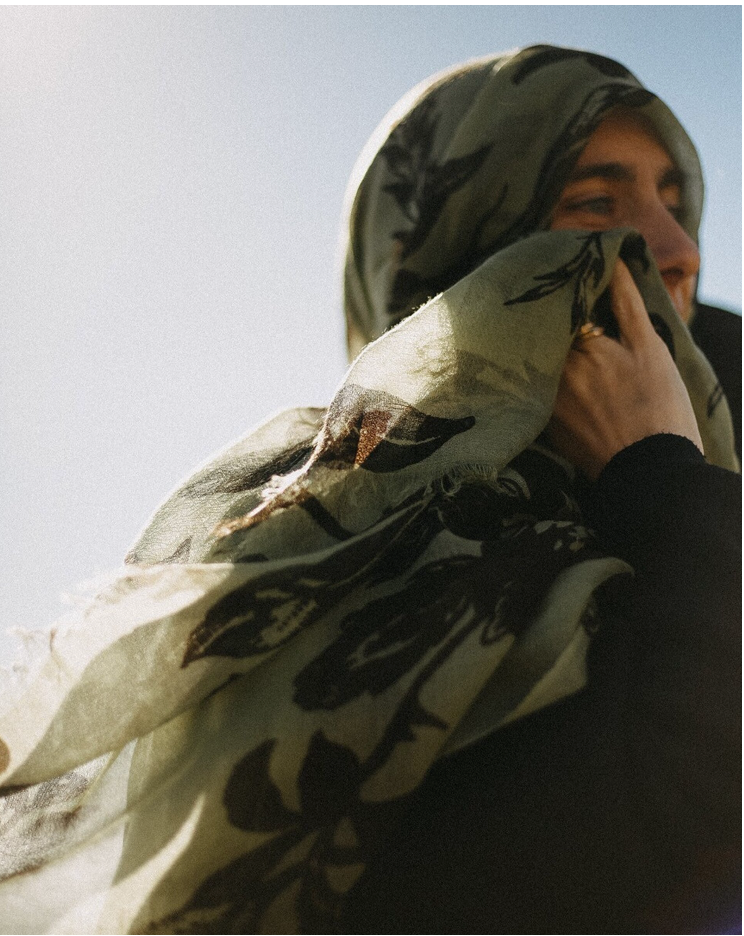 CHAL BABYCASHMERE FLOR NEGRA