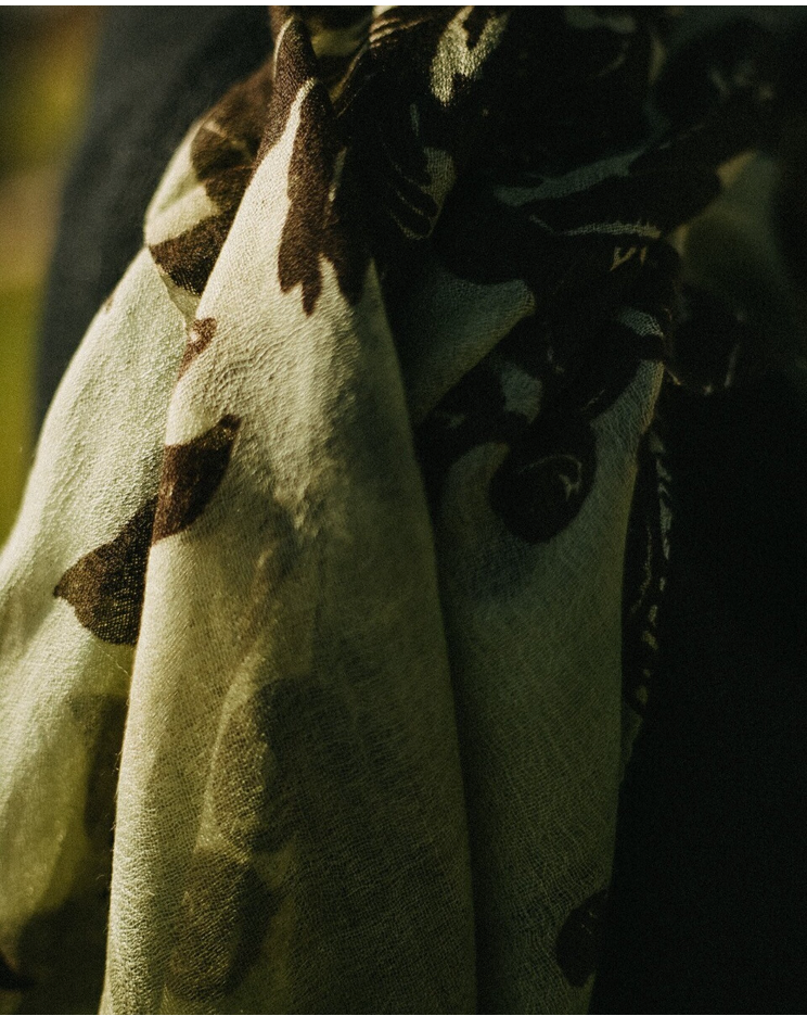 CHAL BABYCASHMERE FLOR NEGRA