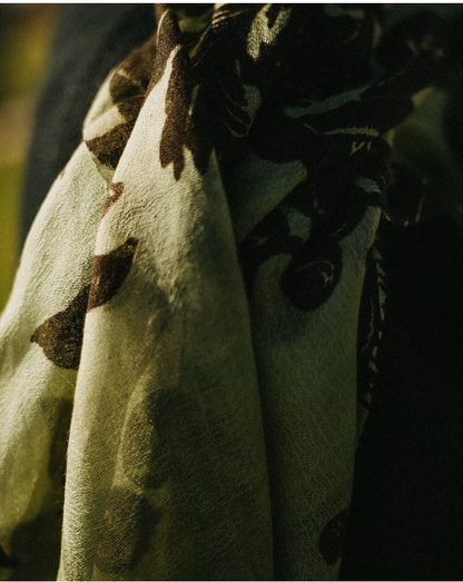 CHAL BABYCASHMERE FLOR NEGRA