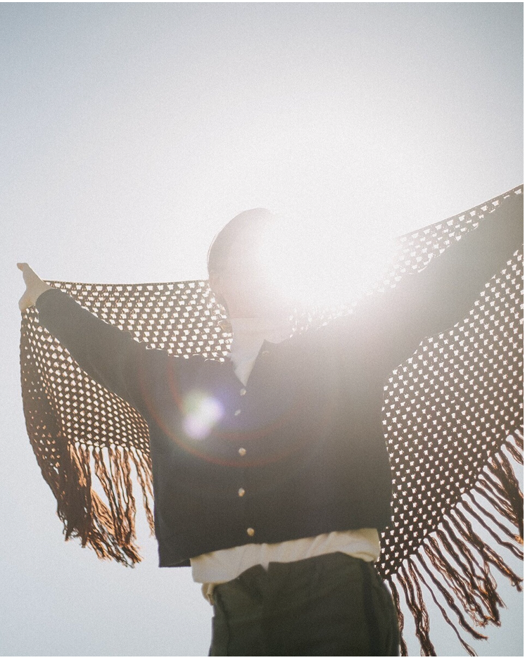 CHAL TRIANGULAR DE LANA MARRÓN CAFÉ