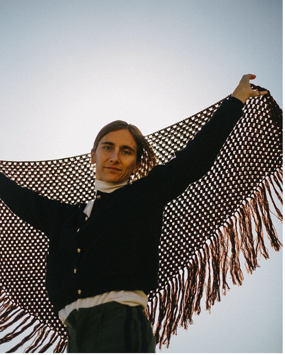 CHAL TRIANGULAR DE LANA MARRÓN CAFÉ