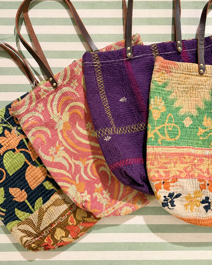 Bolsas 'Kantha' con asas de cuero