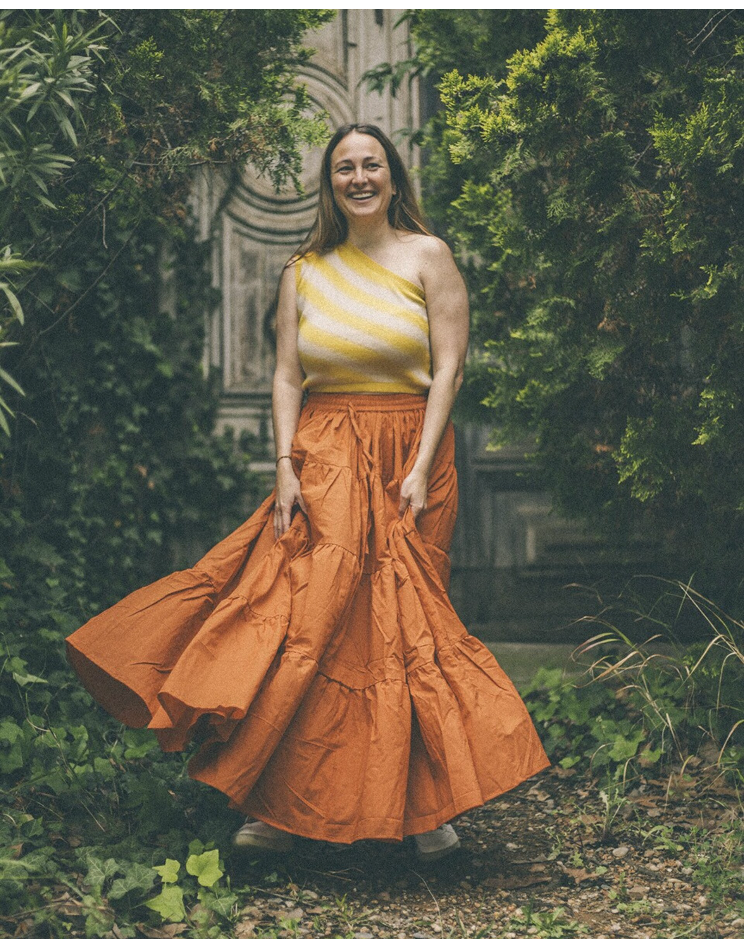 FALDA CON MUCHO VUELO