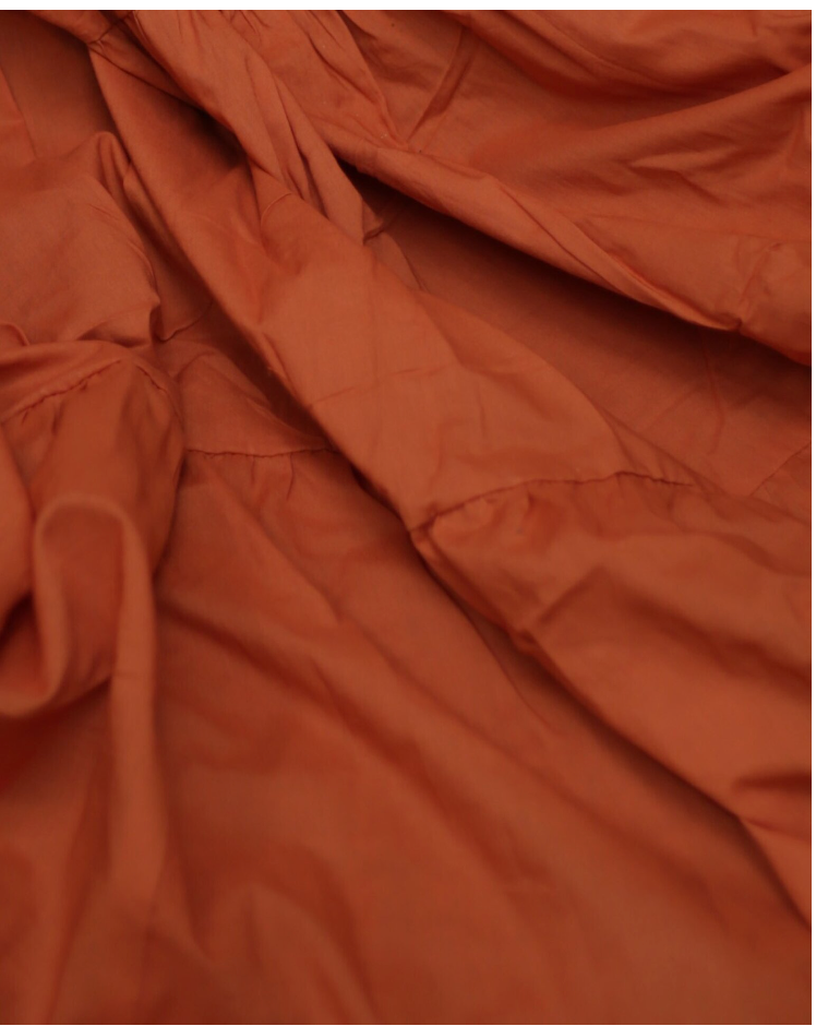 FALDA CON MUCHO VUELO