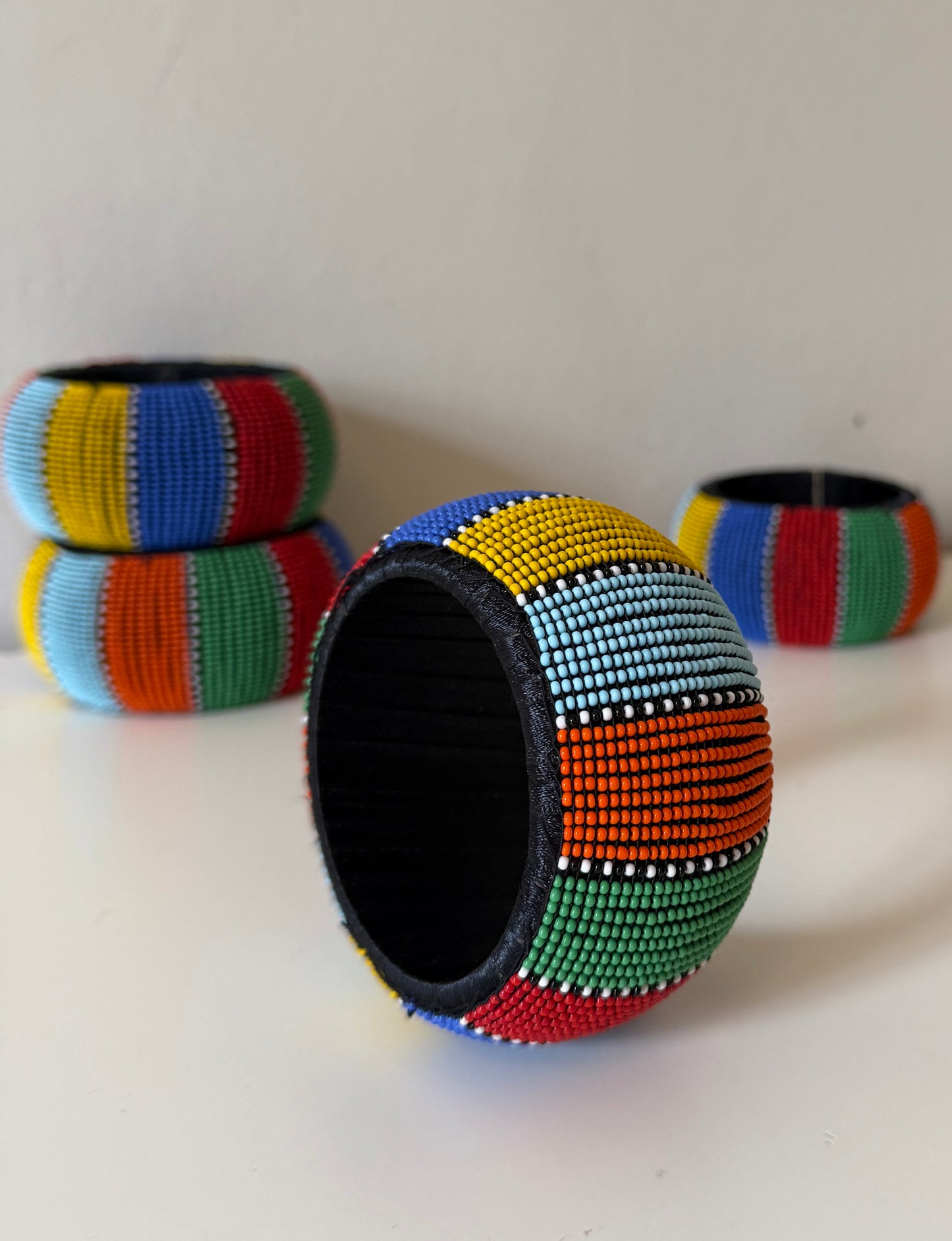 Pulsera madera y perlas de color