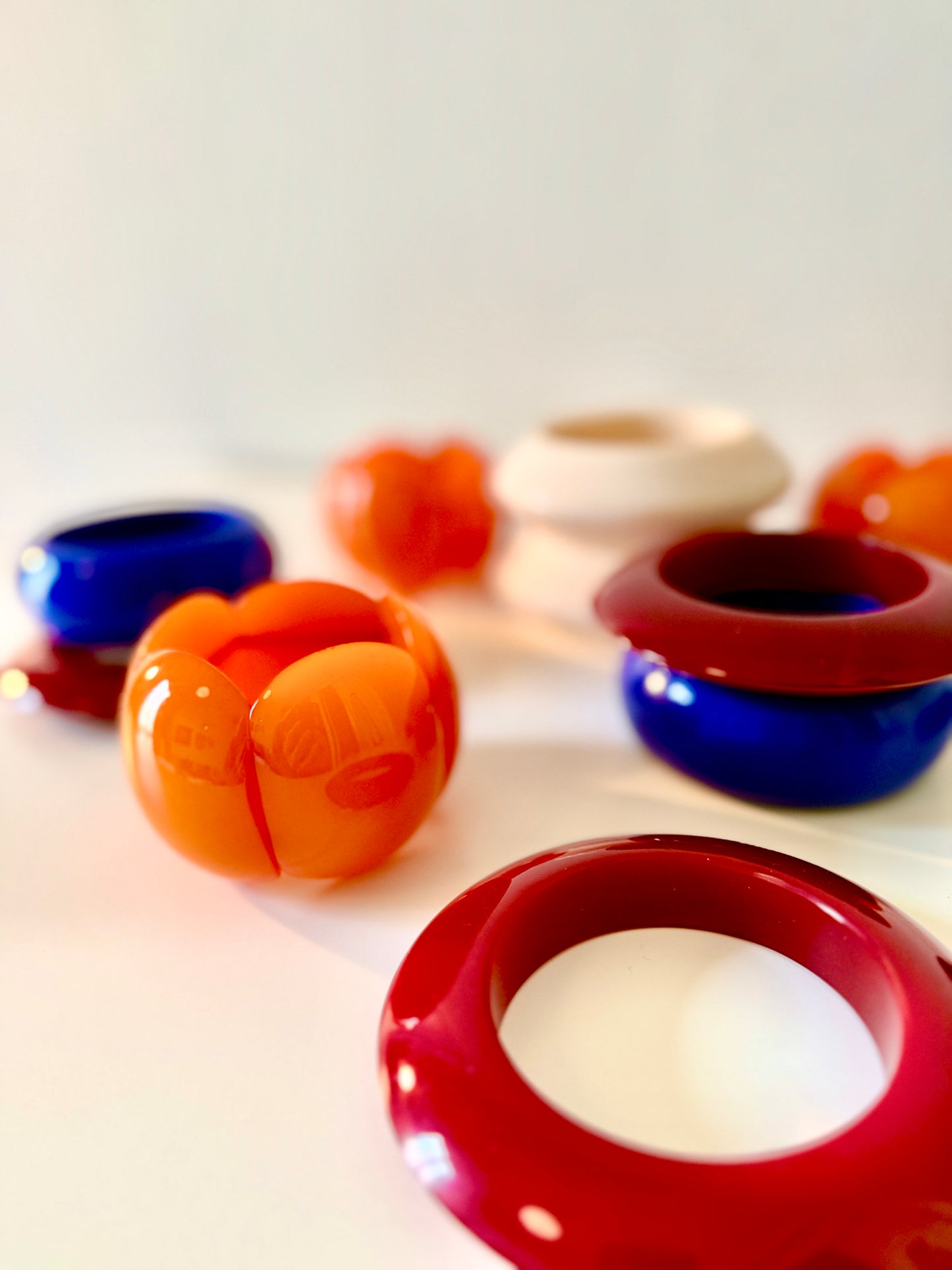 Pulseras en resina de color