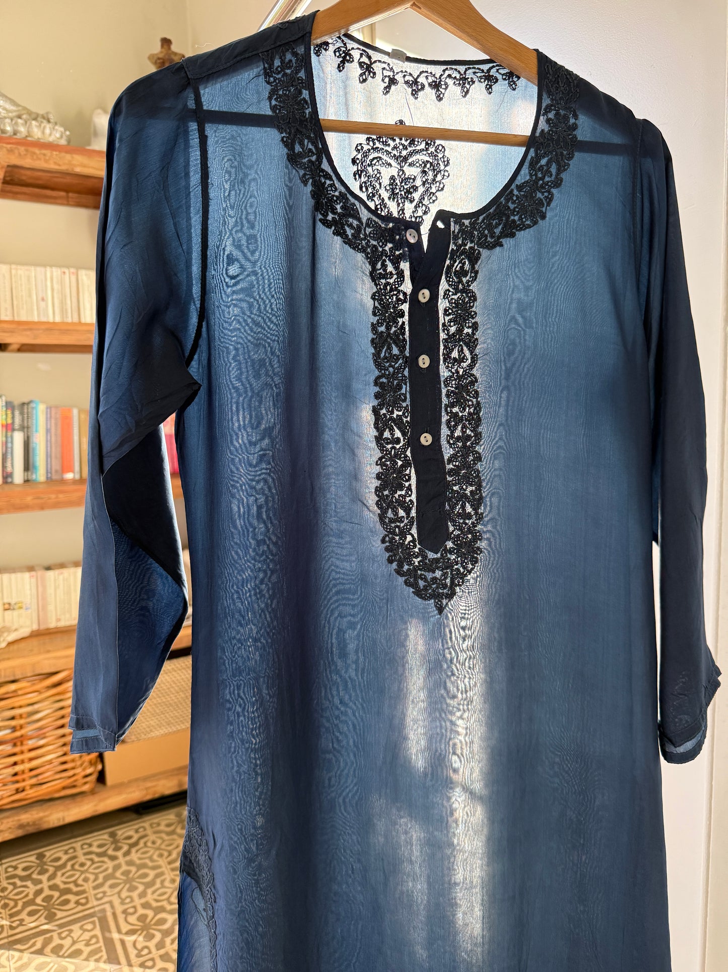 Kurta de seda bordada