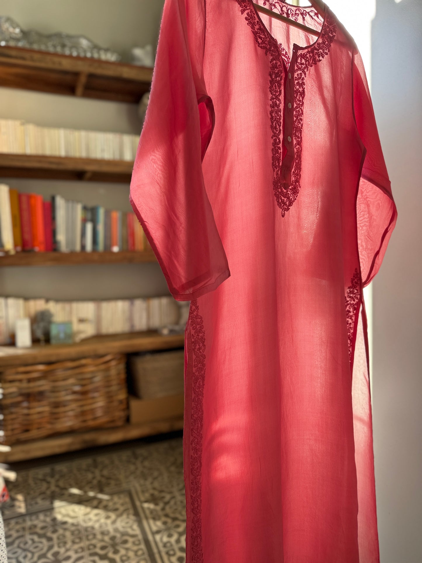 Kurta de seda bordada