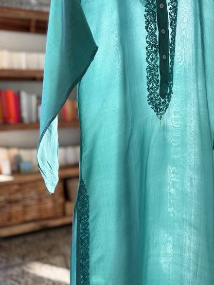 Kurta de seda bordada