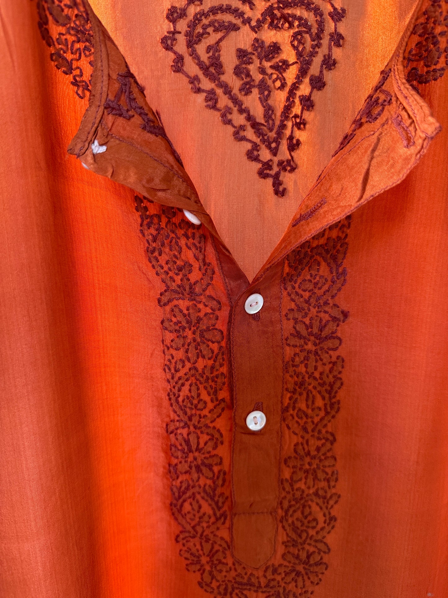 Kurta de seda bordada