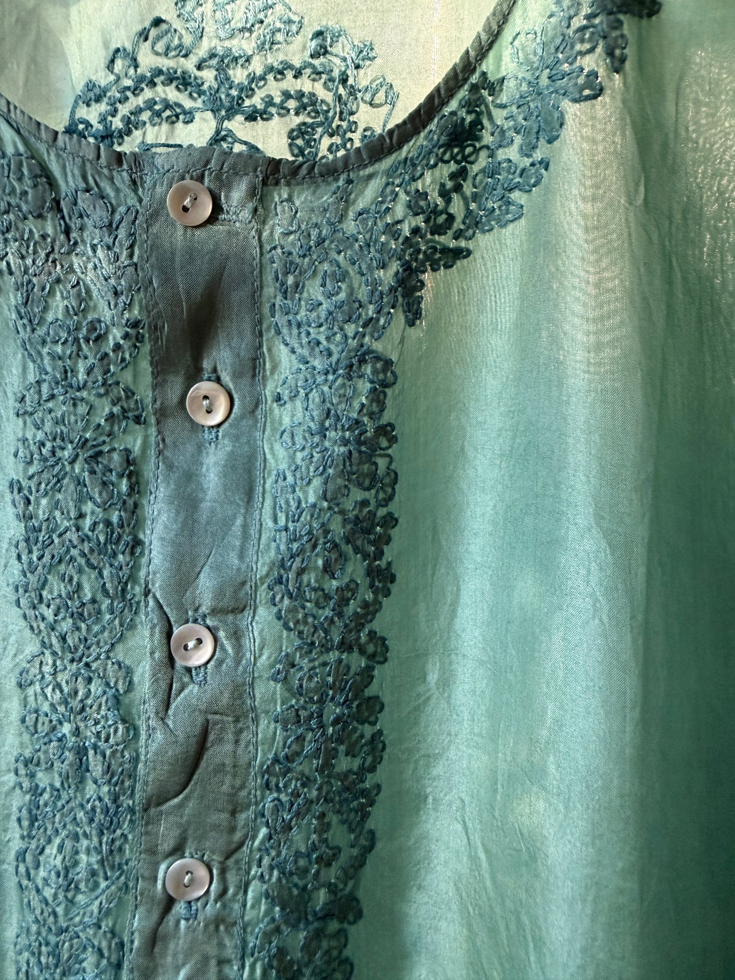 Kurta de seda bordada