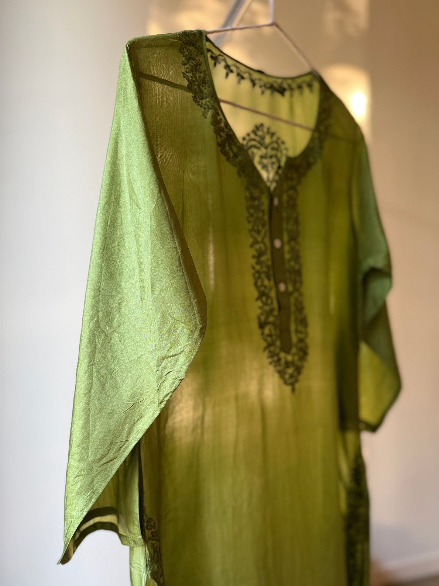 Kurta de seda bordada