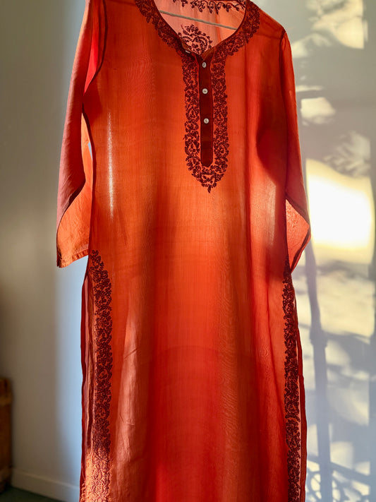 Kurta de seda bordada