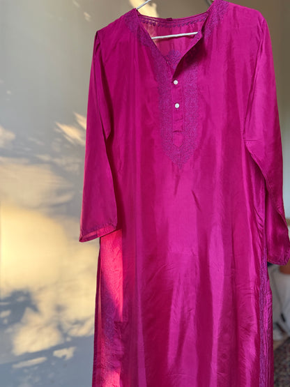 Kurta de seda bordada