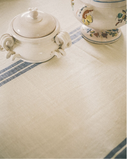 MANTEL DE ALGODON CON LINEAS AZULES 180x110cm