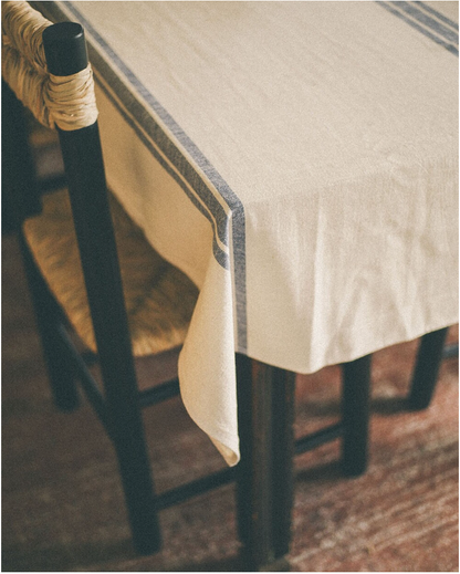 MANTEL DE ALGODON CON LINEAS AZULES 180x110cm