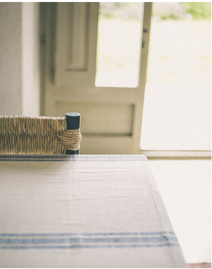 MANTEL DE ALGODON CON LINEAS AZULES 180x110cm