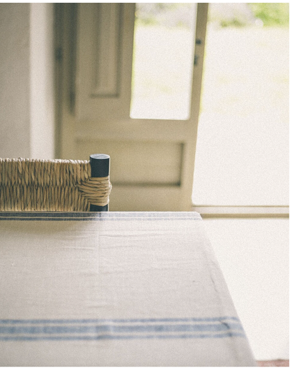 MANTEL DE ALGODON CON LINEAS AZULES 180x110cm