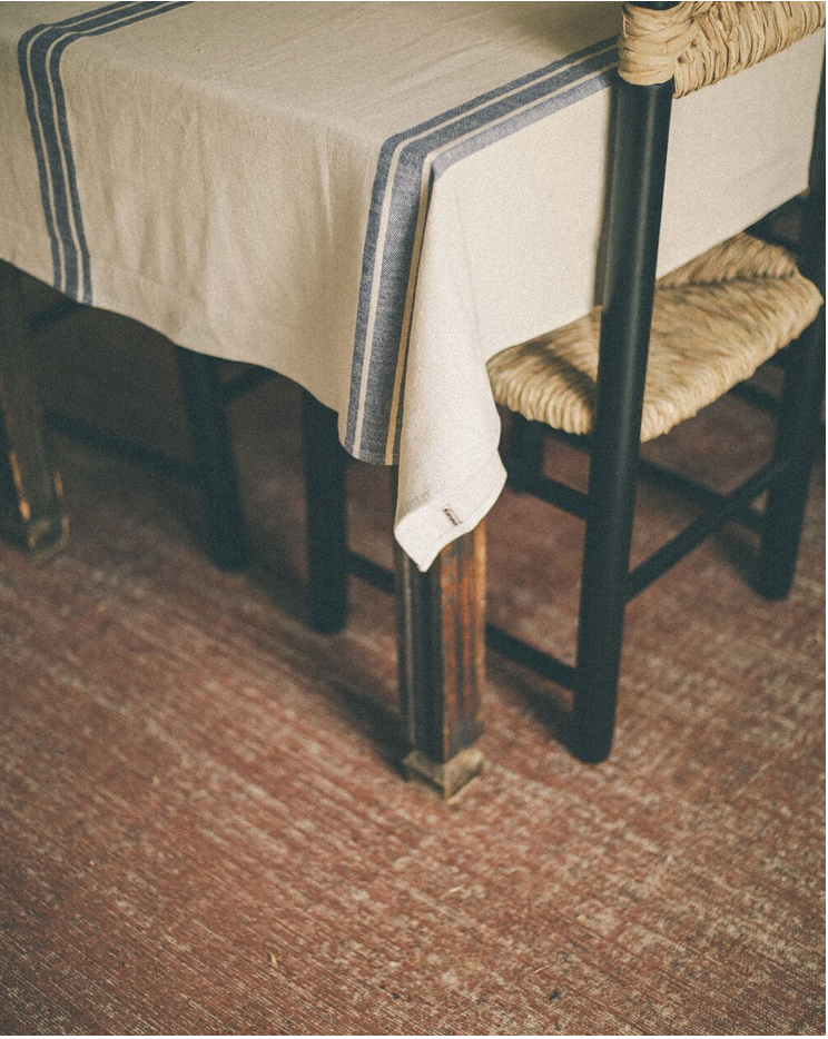 MANTEL DE ALGODON CON LINEAS AZULES 180x110cm