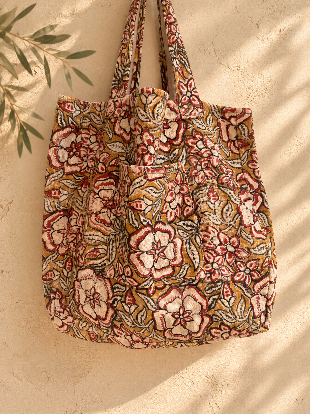 Bolso en tejido de fibra natural