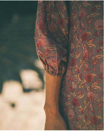 VESTIDO ESCOTE EN PICO Y MANGA 3/4