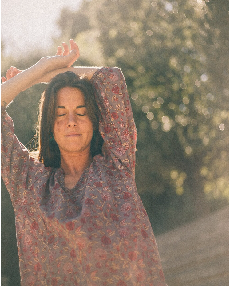 VESTIDO ESCOTE EN PICO Y MANGA 3/4