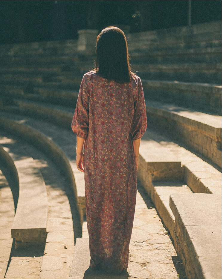 VESTIDO ESCOTE EN PICO Y MANGA 3/4